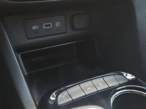 Used 2020 Buick Encore GX Preferred w/ Cold Weather Comfort Package image 24