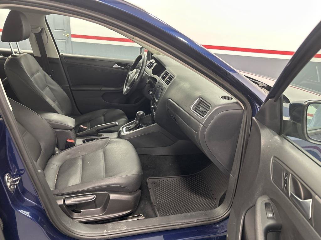 Used 2011 Volkswagen Jetta SE FWD image 12
