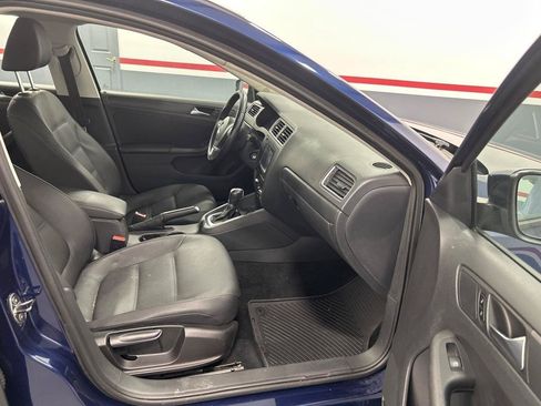 Used 2011 Volkswagen Jetta SE FWD image 12