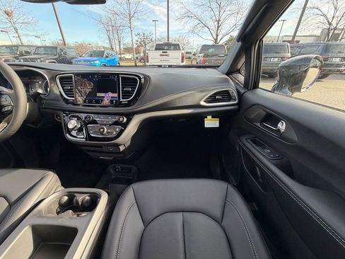 New 2026 Chrysler Pacifica Select w/ S Appearance Package image 14