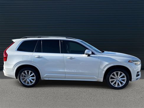 Used 2017 Volvo XC90 T6 Momentum w/ Vision Package image 4