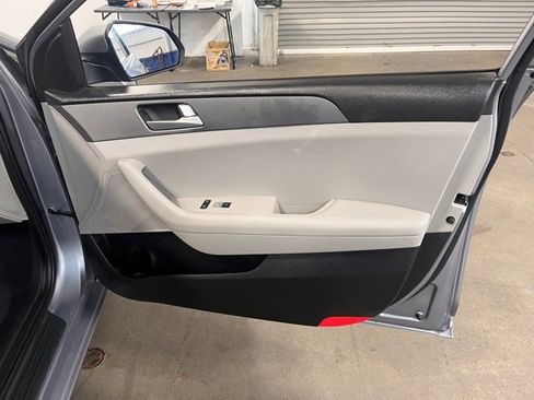 Used 2016 Hyundai Sonata SE image 12