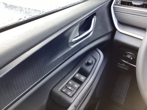 New 2025 Jeep Grand Cherokee L Laredo image 24