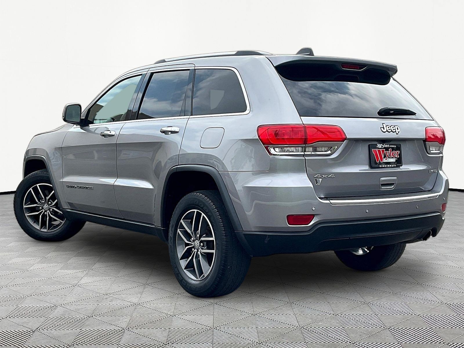 Used 2017 Jeep Grand Cherokee Limited AWD/4WD image 4
