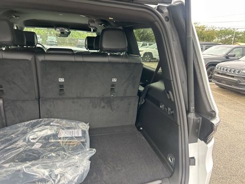 New 2026 Jeep Grand Wagoneer 4WD image 33