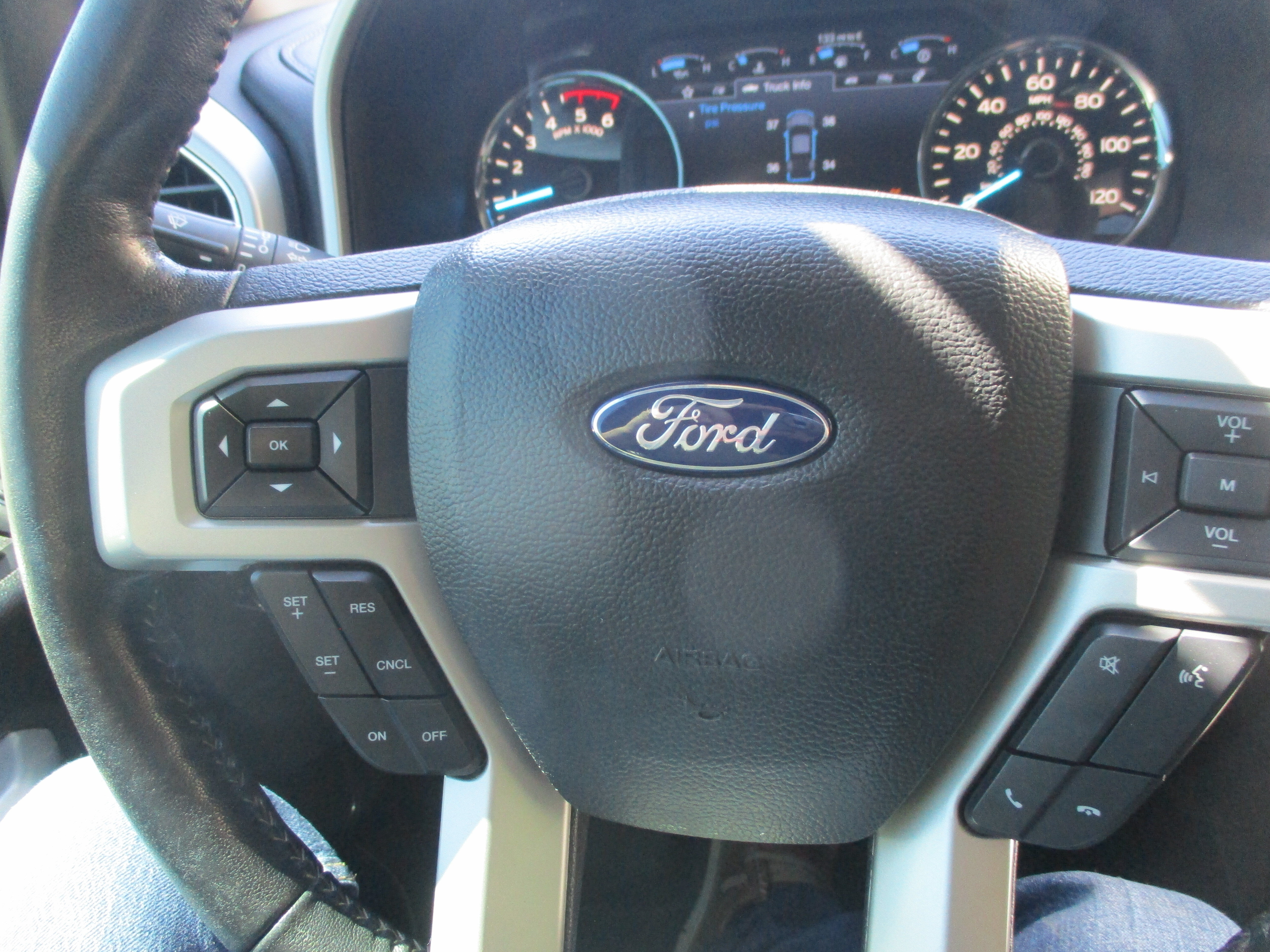 Used 2018 Ford F150 Lariat w/ Equipment Group 502A Luxury AWD/4WD image 28