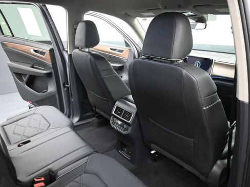 Used 2025 Volkswagen Atlas SE FWD image 23