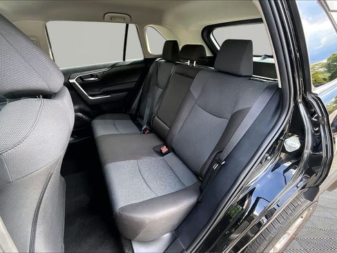 Used 2025 Toyota RAV4 XLE AWD/4WD image 21
