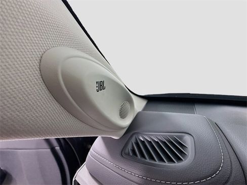 Certified 2025 Toyota Highlander Limited image 18