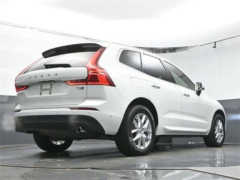 Used 2018 Volvo XC60 T5 Momentum w/ Vision Package image 38