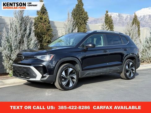 Used 2025 Volkswagen Taos SE AWD/4WD image 1