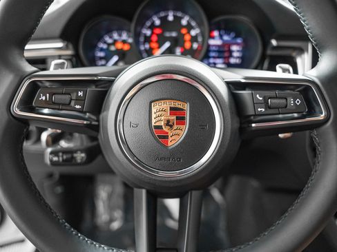 Certified 2026 Porsche Macan AWD/4WD image 17
