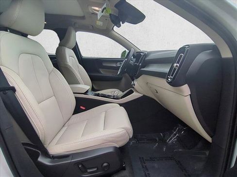 Used 2024 Volvo XC40 B5 Plus w/ Protection Package Premier AWD/4WD image 25