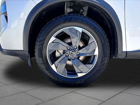 Used 2024 Nissan Rogue SV AWD/4WD image 11