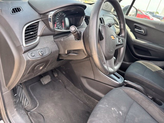 Used 2020 Chevrolet Trax LS w/ Tint and Cruise Package FWD image 21