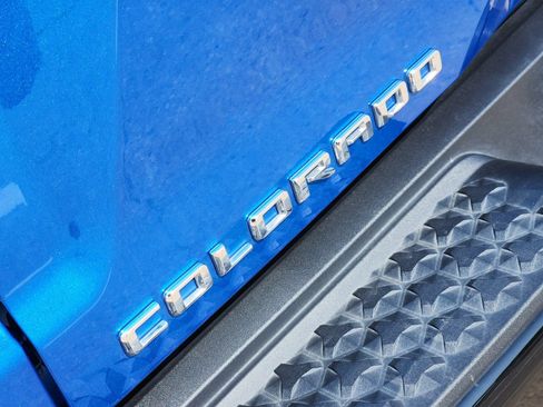 Used 2024 Chevrolet Colorado ZR2 w/ Safety Package AWD/4WD image 18