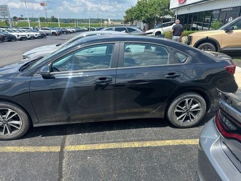 Used 2024 Kia Forte LXS w/ LXS Technology Package FWD image 5