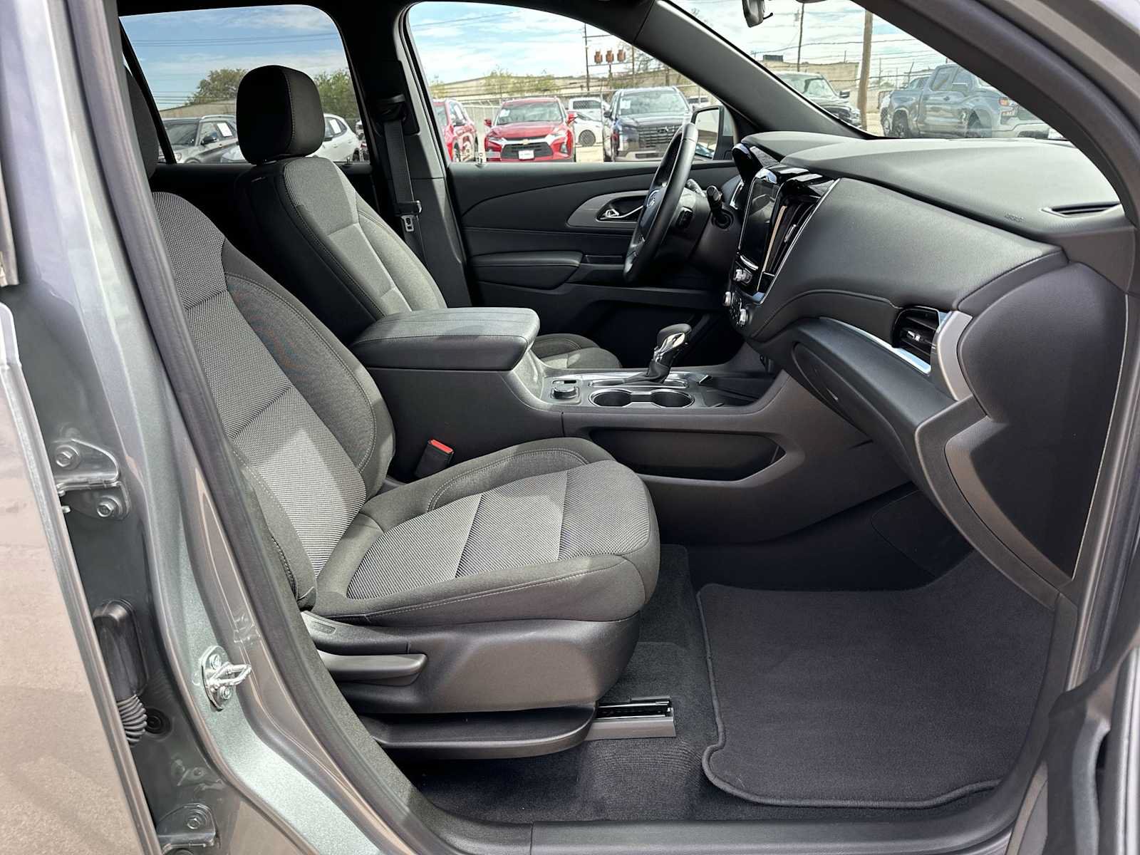 Used 2023 Chevrolet Traverse LT FWD image 22