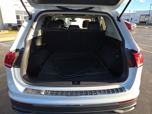 Used 2023 Volkswagen Tiguan SE image 25