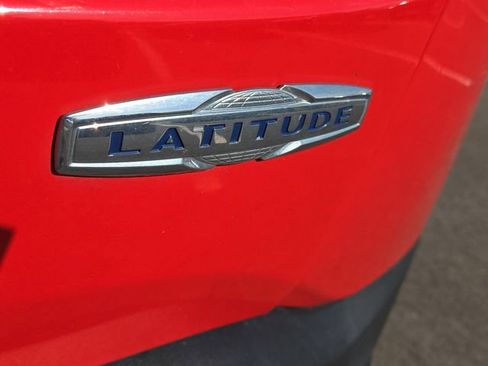Used 2017 Jeep Renegade Latitude w/ Popular Equipment Group FWD image 31