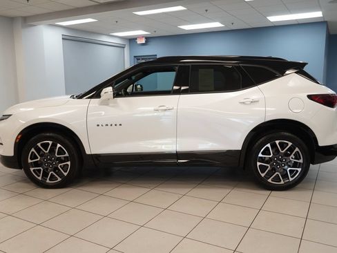 Used 2023 Chevrolet Blazer RS w/ Driver Confidence II Package FWD image 2