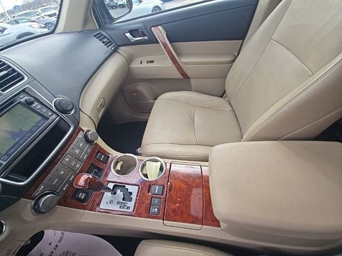 Used 2013 Toyota Highlander Limited image 21