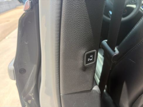 Used 2025 Chrysler Pacifica Select FWD image 27