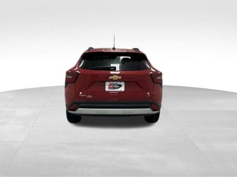 New 2026 Chevrolet Trax LT w/ Sunroof Package FWD image 15