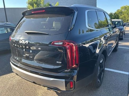 Used 2023 Kia Telluride S AWD/4WD image 3