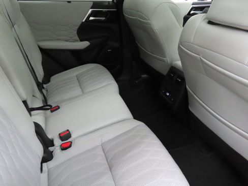 New 2026 Mitsubishi Outlander SEL FWD image 24
