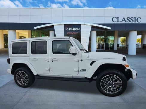 Used 2023 Jeep Wrangler Unlimited Sahara AWD/4WD image 9