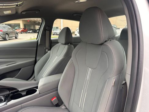 Used 2023 Hyundai Elantra SEL w/ Convenience Package image 19