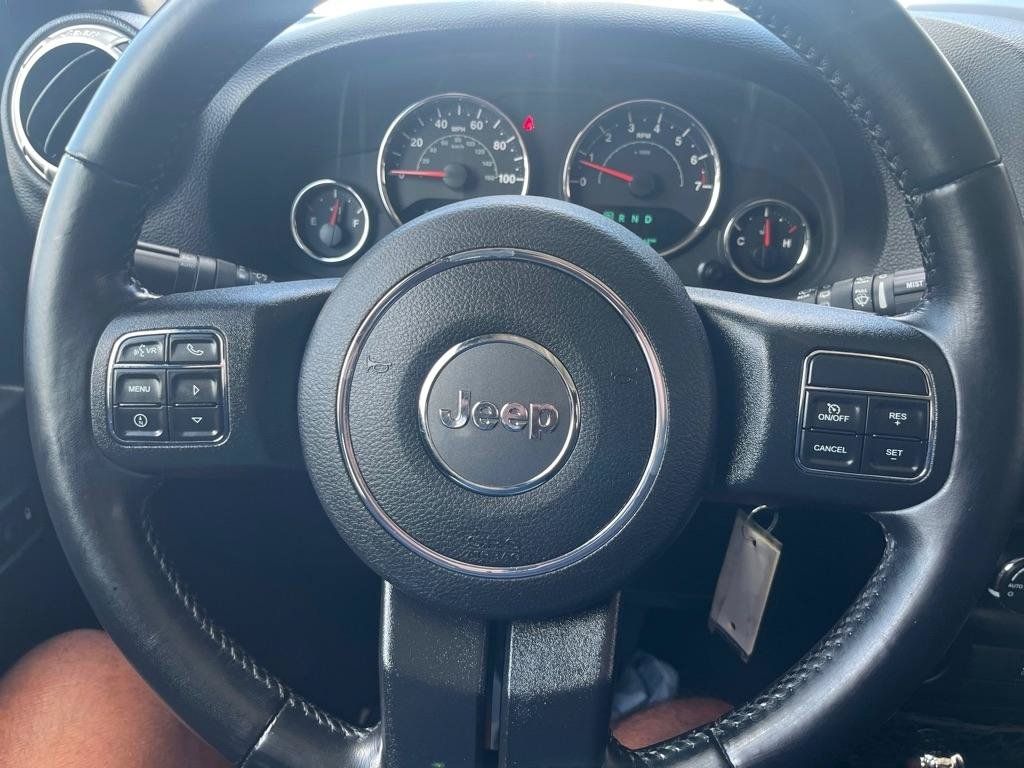 Used 2017 Jeep Wrangler Unlimited Sahara w/ Dual Top Group AWD/4WD image 17