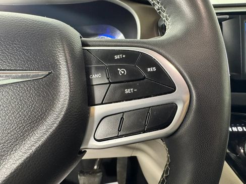 Used 2022 Chrysler Voyager LX FWD image 16