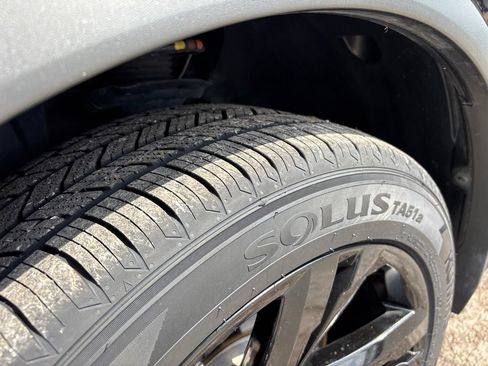 Certified 2023 Volkswagen Tiguan SE R-Line FWD image 9