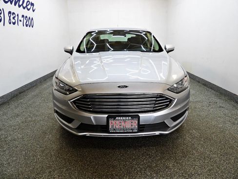 Used 2018 Ford Fusion SE FWD image 2