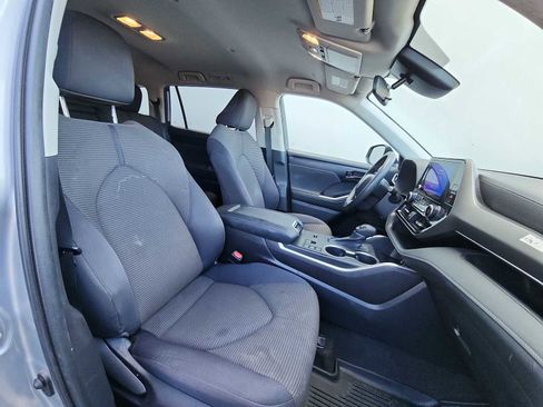 Used 2023 Toyota Highlander L image 26