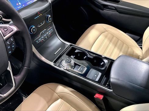 Used 2019 Ford Edge SEL w/ Equipment Group 201A AWD/4WD image 16