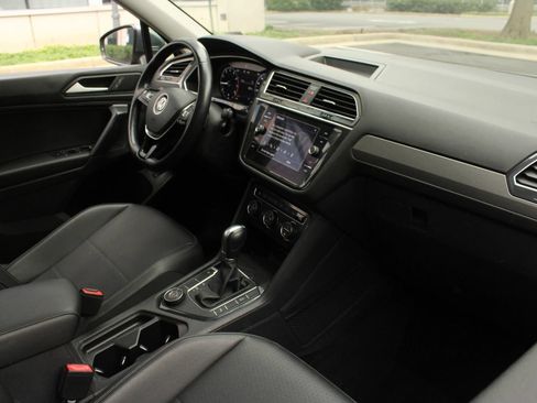 Used 2019 Volkswagen Tiguan SEL AWD/4WD image 27