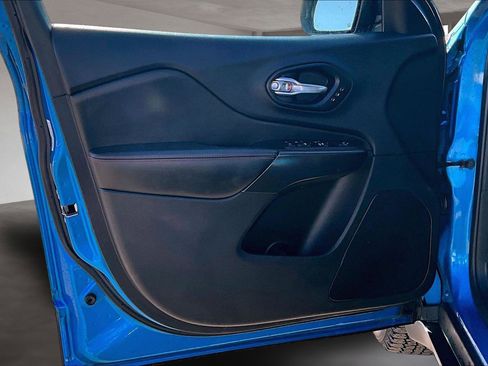 Used 2019 Jeep Cherokee Trailhawk image 24