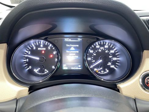 Used 2017 Nissan Rogue SV w/ SV Premium Package AWD/4WD image 21