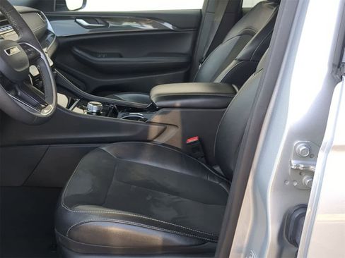 Used 2023 Jeep Grand Cherokee Altitude image 16