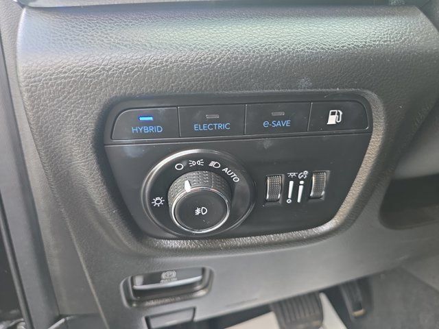 Used 2022 Jeep Grand Cherokee Overland w/ Luxury Tech Group IV AWD/4WD image 28