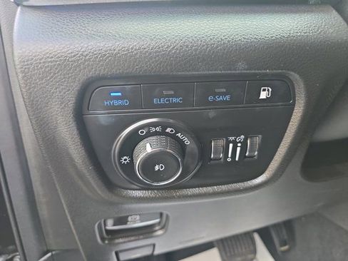 Used 2022 Jeep Grand Cherokee Overland w/ Luxury Tech Group IV AWD/4WD image 28