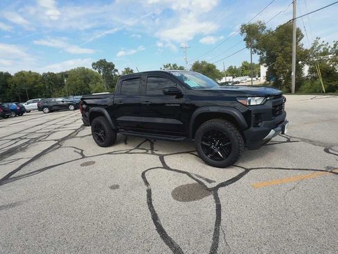 Used 2023 Chevrolet Colorado Trail Boss w/ Technology Package AWD/4WD image 3