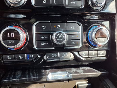 Used 2022 GMC Yukon XL Denali AWD/4WD image 8