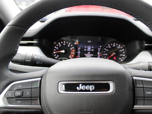 Used 2022 Jeep Compass Latitude image 11