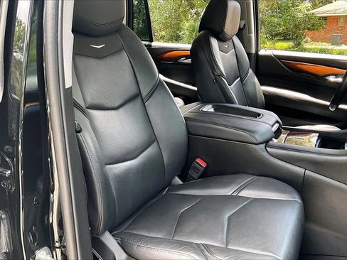 Used 2019 Cadillac Escalade Luxury RWD image 28