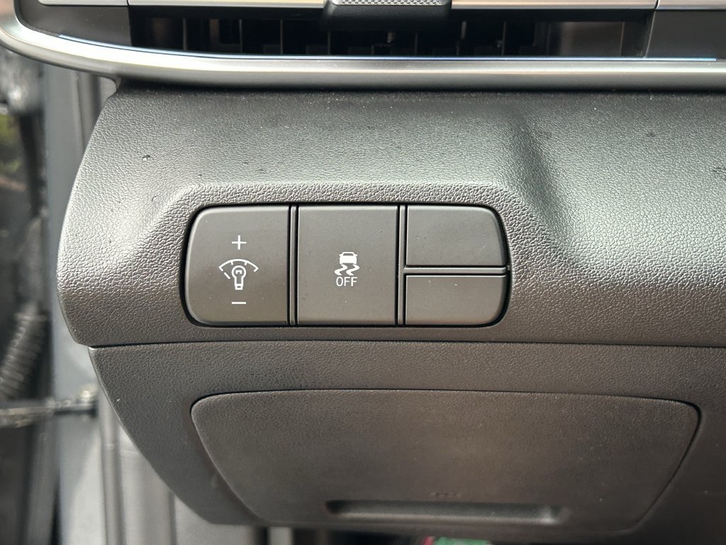 Certified 2024 Hyundai Elantra Limited FWD image 29