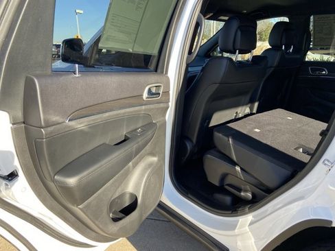 Used 2018 Jeep Grand Cherokee Limited image 50